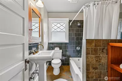 4015 Ashworth Avenue N, Seattle, WA 98103 - Photo 17