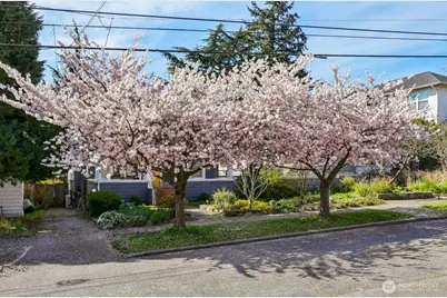 4015 Ashworth Avenue N, Seattle, WA 98103 - Photo 3