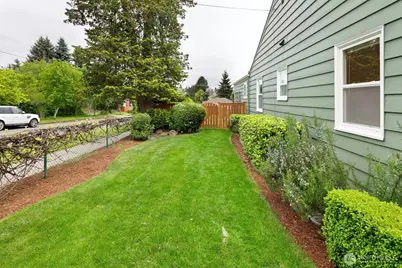 2660 36th Avenue W, Seattle, WA 98199 - Photo 31