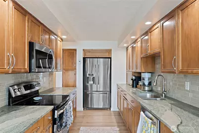 610 Wheeler Street #301, Seattle, WA 98109 - Photo 9
