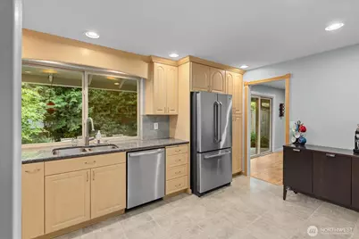 17013 NE 18th Street, Bellevue, WA 98008 - Photo 7