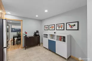 17013 NE 18th St, Bellevue, WA 98008 - Photo 9
