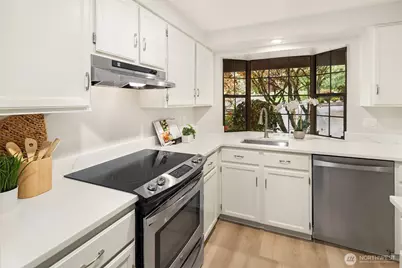 13706 NE 85th Street, Redmond, WA 98052 - Photo 9