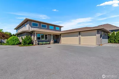 185 31st Street NW, East Wenatchee, WA 98802 - Photo 3