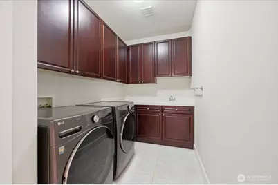 24121 NE 1st Place, Sammamish, WA 98074 - Photo 21