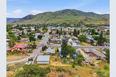 233 E Gibson, Chelan, WA 98816 - Photo 9