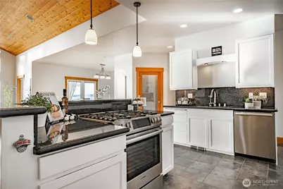 2176 Montfort Avenue, Blaine, WA 98230 - Photo 13