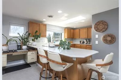 4258 Whitman Avenue N, Seattle, WA 98103 - Photo 5