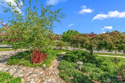 229 W Allen Avenue, Chelan, WA 98816 - Photo 3