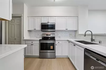 2009 196th Street SE #D202, Bothell, WA 98012 - Photo 3