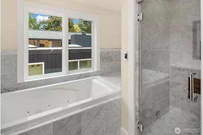 13327 Holmes Point Drive NE, Kirkland, WA 98034 - Photo 27