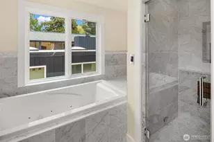 13327 Holmes Point Dr NE, Kirkland, WA 98034 - Photo 27