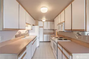 813 S 227th Pl, Des Moines, WA 98198 - Photo 11