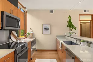 221 Wyatt Way NW, Bainbridge Island, WA 98110 - Photo 7
