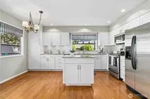 12818 NE 203rd Pl, Bothell, WA 98011 - Photo 9
