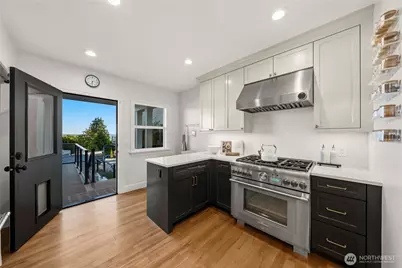 321 Lee Street, Seattle, WA 98109 - Photo 13