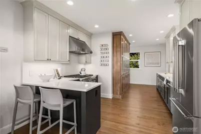 321 Lee Street, Seattle, WA 98109 - Photo 9