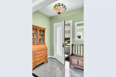 2719 Nob Hill Avenue N, Seattle, WA 98109 - Photo 3