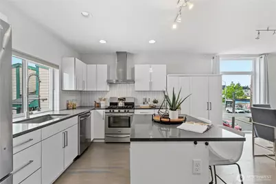 4419 B Corliss Avenue N, Seattle, WA 98103 - Photo 17
