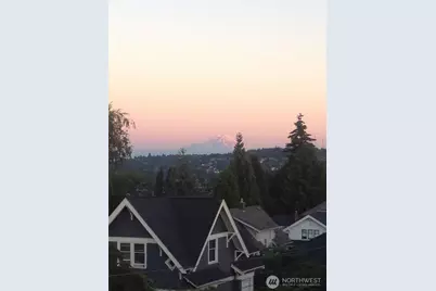 4419 B Corliss Avenue N, Seattle, WA 98103 - Photo 1