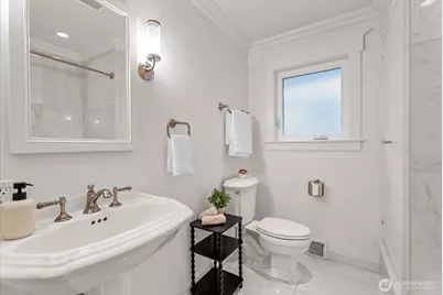 4565 E Laurel Drive NE, Seattle, WA 98105 - Photo 17