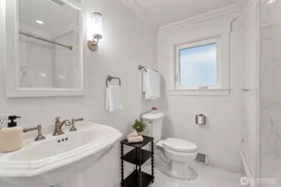4565 E Laurel Dr NE, Seattle, WA 98105 - Photo 17