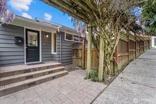 4565 E Laurel Dr NE, Seattle, WA 98105 - Photo 3