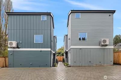 539 N 70th Street, Seattle, WA 98103 - Photo 3
