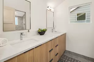 539 N 70th St, Seattle, WA 98103 - Photo 19
