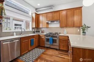 4418 Meridian Ave N, Seattle, WA 98103 - Photo 3