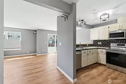 1670 SW Mulberry Street #B201, Oak Harbor, WA 98277 - Photo 7