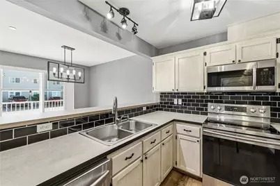 1670 SW Mulberry Street #B201, Oak Harbor, WA 98277 - Photo 9