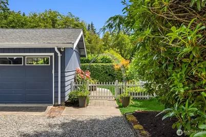10430 NE Cascade Avenue, Bainbridge Island, WA 98110 - Photo 33