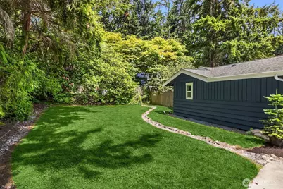 10430 NE Cascade Avenue, Bainbridge Island, WA 98110 - Photo 35