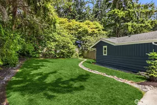 10430 NE Cascade Ave, Bainbridge Island, WA 98110 - Photo 35