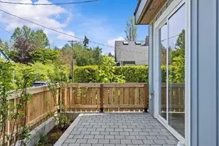2503 E Newton St, Seattle, WA 98112 - Photo 5
