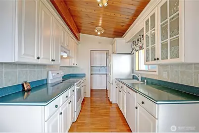 1246 SW Camano Drive, Camano Island, WA 98282 - Photo 9