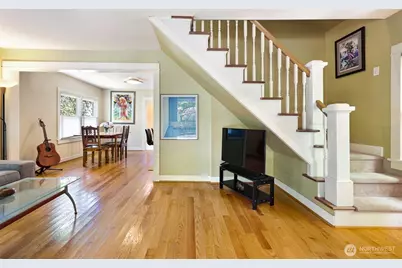 114 N 84th Street, Seattle, WA 98103 - Photo 3