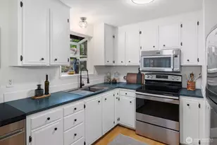 9226 NE 184th Pl, Bothell, WA 98011 - Photo 11