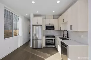 518 N 102nd St, Seattle, WA 98133 - Photo 5