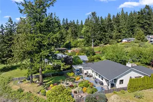 4076 S Camano Dr S, Camano Island, WA 98282 - Photo 5