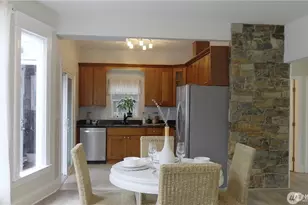 1305 NE 55th St, Seattle, WA 98105 - Photo 11