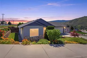 573 S James Ave, East Wenatchee, WA 98802 - Photo 1