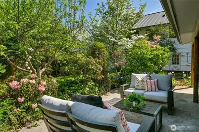 12727 Dayton Avenue N, Seattle, WA 98133 - Photo 23
