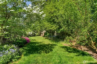 12727 Dayton Avenue N, Seattle, WA 98133 - Photo 25