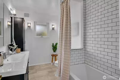 12727 Dayton Avenue N, Seattle, WA 98133 - Photo 15