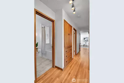 12727 Dayton Avenue N, Seattle, WA 98133 - Photo 13