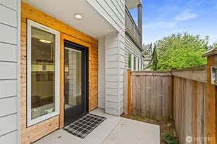 13628 Manor Way, Lynnwood, WA 98087 - Photo 3