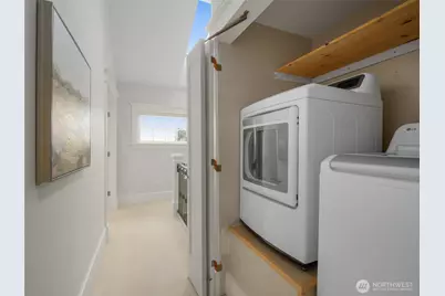 1423 Nob Hill Avenue N, Seattle, WA 98109 - Photo 29