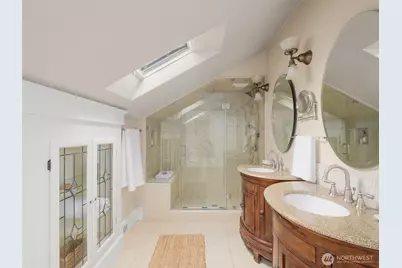 1423 Nob Hill Avenue N, Seattle, WA 98109 - Photo 19